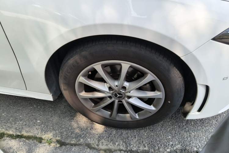 Used Mercedes-Benz A-Class 2021 A 200 L Sport Sedan Fashion Model Right Front Wheel Hub