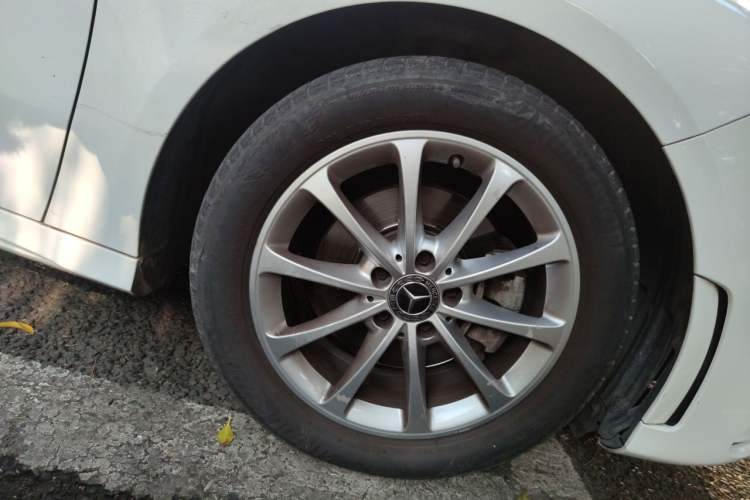 Used Mercedes-Benz A-Class 2021 A 200 L Sport Sedan Fashion Model Right Front Wheel Hub