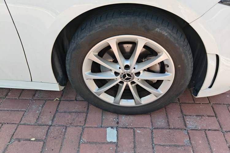 Used Mercedes-Benz A-Class 2021 A 200 L Sport Sedan Fashion Model Right Front Wheel Hub