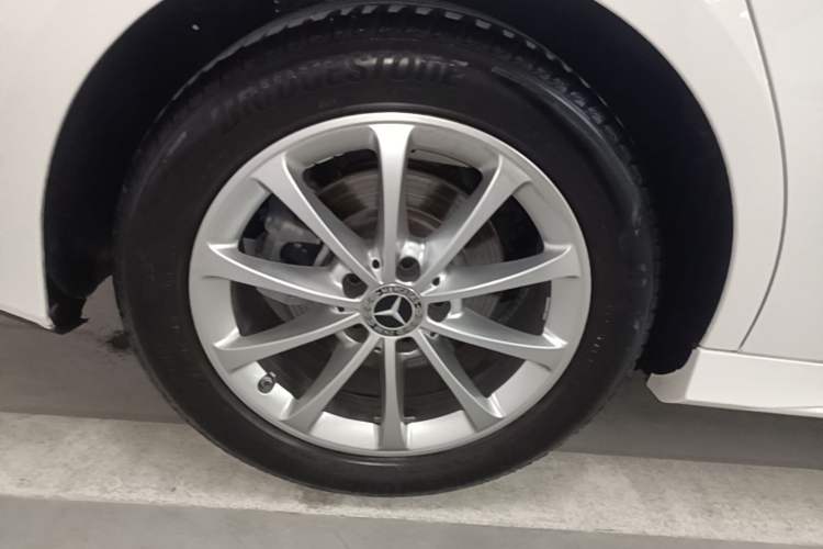 Used Mercedes-Benz A-Class 2021 A 200 L Sport Sedan Fashion Model Right Rear Wheel Hub