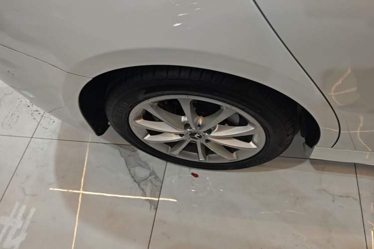 Used Mercedes-Benz A-Class 2021 A 200 L Sport Sedan Fashion Model Right Rear Wheel Hub