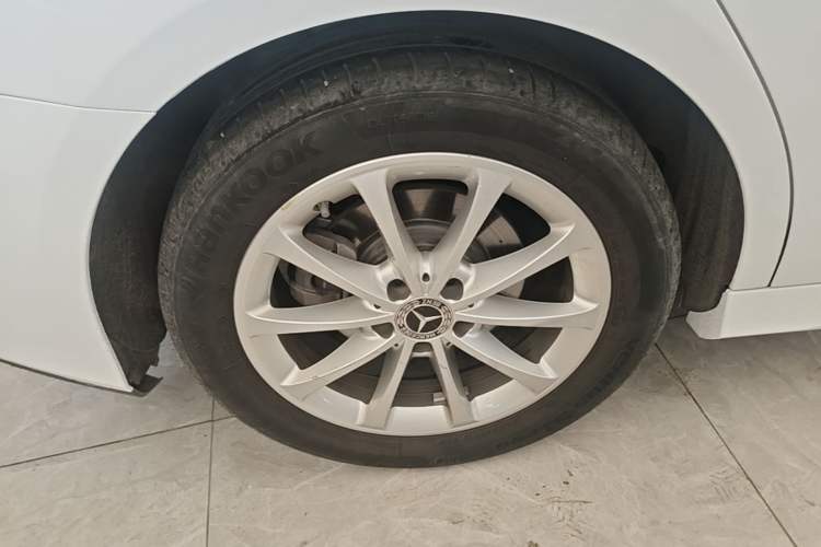 Used Mercedes-Benz A-Class 2021 A 200 L Sport Sedan Fashion Model Right Rear Wheel Hub