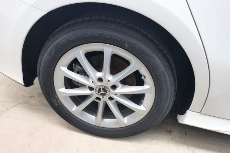 Used Mercedes-Benz A-Class 2021 A 200 L Sport Sedan Fashion Model Right Rear Wheel Hub