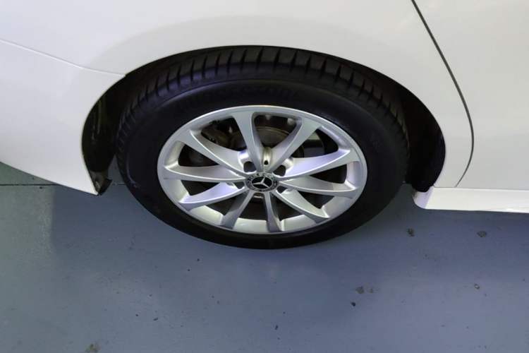 Used Mercedes-Benz A-Class 2021 A 200 L Sport Sedan Fashion Model Right Rear Wheel Hub