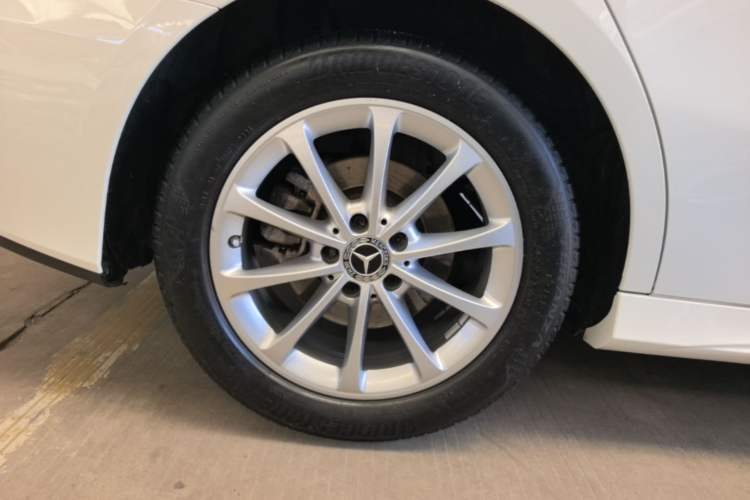 Used Mercedes-Benz A-Class 2021 A 200 L Sport Sedan Fashion Model Right Rear Wheel Hub