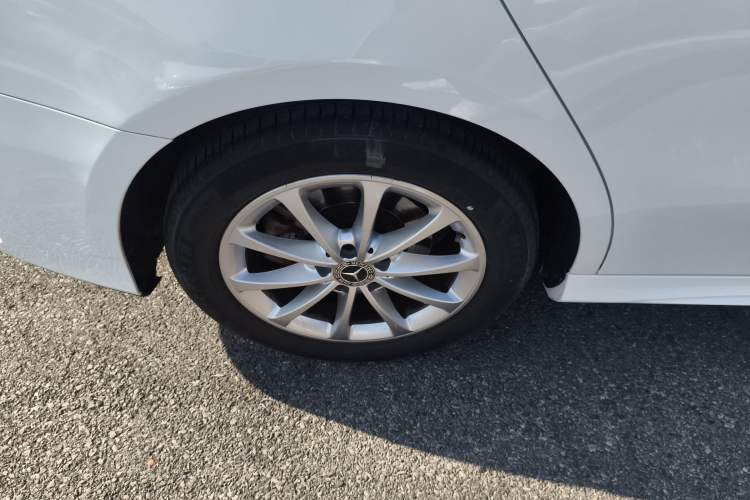 Used Mercedes-Benz A-Class 2021 A 200 L Sport Sedan Fashion Model Right Rear Wheel Hub