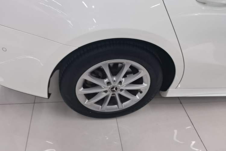 Used Mercedes-Benz A-Class 2021 A 200 L Sport Sedan Fashion Model Right Rear Wheel Hub