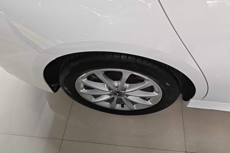 Used Mercedes-Benz A-Class 2021 A 200 L Sport Sedan Fashion Model Right Rear Wheel Hub