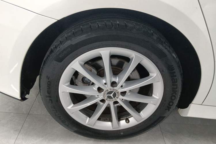 Used Mercedes-Benz A-Class 2021 A 200 L Sport Sedan Fashion Model Right Rear Wheel Hub