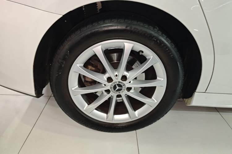 Used Mercedes-Benz A-Class 2021 A 200 L Sport Sedan Fashion Model Right Rear Wheel Hub