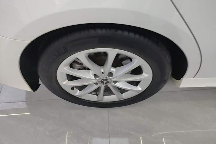 Used Mercedes-Benz A-Class 2021 A 200 L Sport Sedan Fashion Model Right Rear Wheel Hub