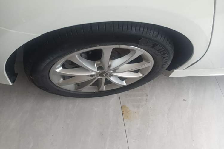 Used Mercedes-Benz A-Class 2021 A 200 L Sport Sedan Fashion Model Right Rear Wheel Hub