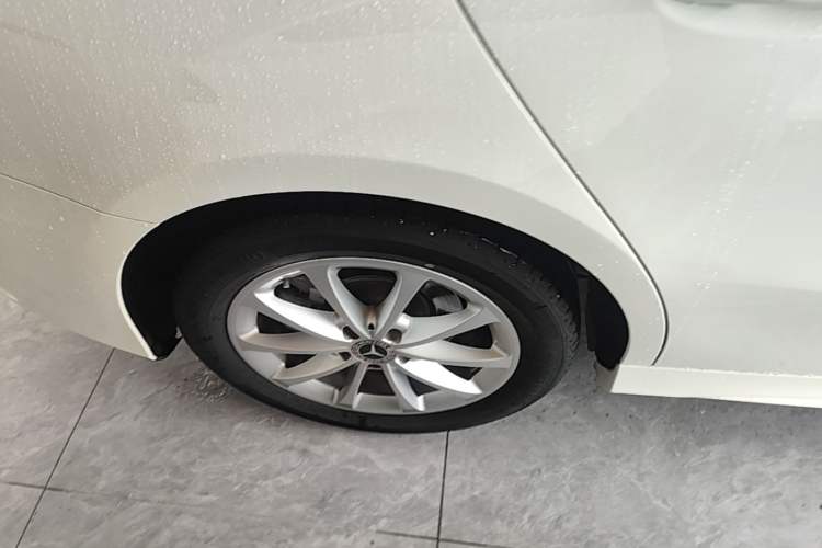 Used Mercedes-Benz A-Class 2021 A 200 L Sport Sedan Fashion Model Right Rear Wheel Hub