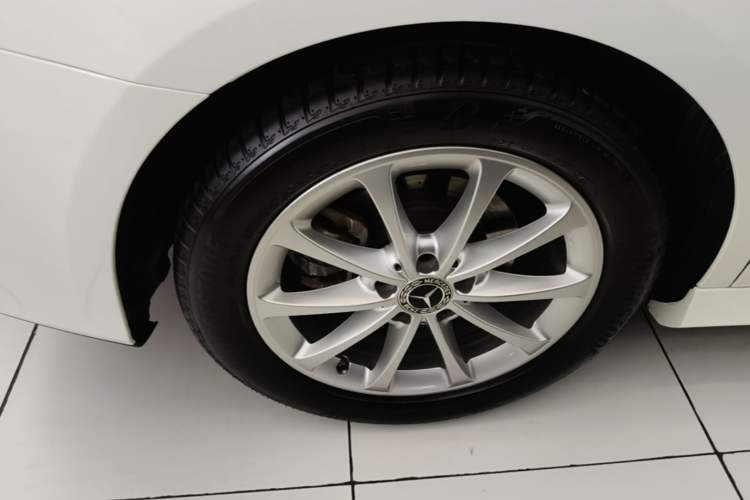 Used Mercedes-Benz A-Class 2021 A 200 L Sport Sedan Fashion Model Right Rear Wheel Hub