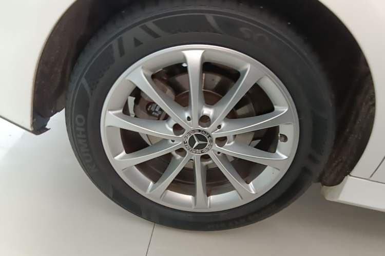 Used Mercedes-Benz A-Class 2021 A 200 L Sport Sedan Fashion Model Right Rear Wheel Hub