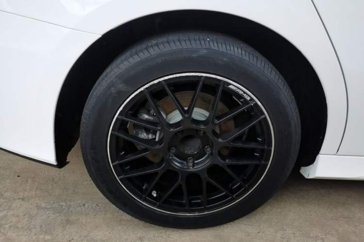 Used Mercedes-Benz A-Class 2021 A 200 L Sport Sedan Fashion Model Right Rear Wheel Hub