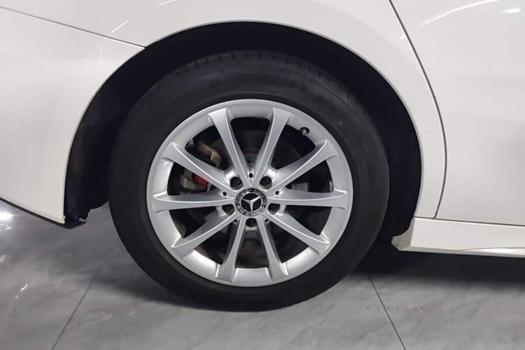 Used Mercedes-Benz A-Class 2021 A 200 L Sport Sedan Fashion Model Right Rear Wheel Hub