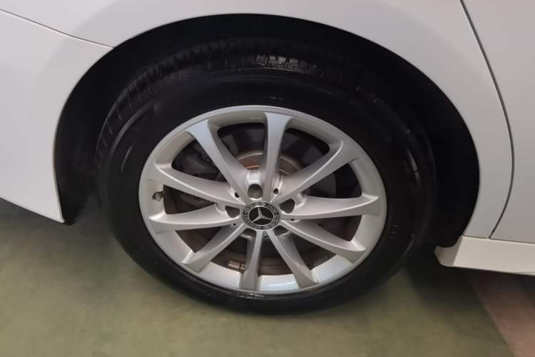 Used Mercedes-Benz A-Class 2021 A 200 L Sport Sedan Fashion Model Right Rear Wheel Hub