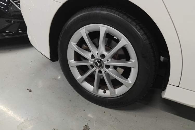 Used Mercedes-Benz A-Class 2021 A 200 L Sport Sedan Fashion Model Right Rear Wheel Hub