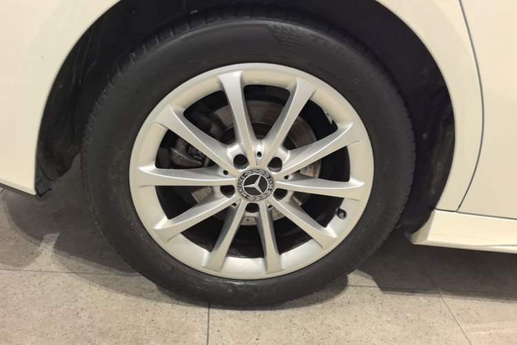 Used Mercedes-Benz A-Class 2021 A 200 L Sport Sedan Fashion Model Right Rear Wheel Hub