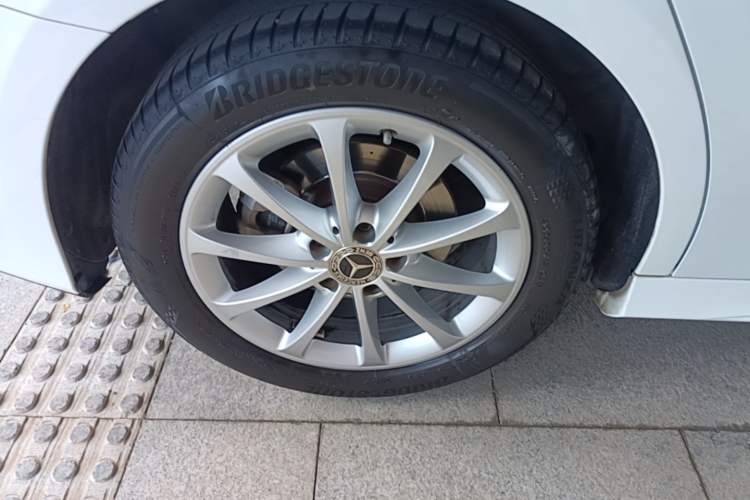 Used Mercedes-Benz A-Class 2021 A 200 L Sport Sedan Fashion Model Right Rear Wheel Hub