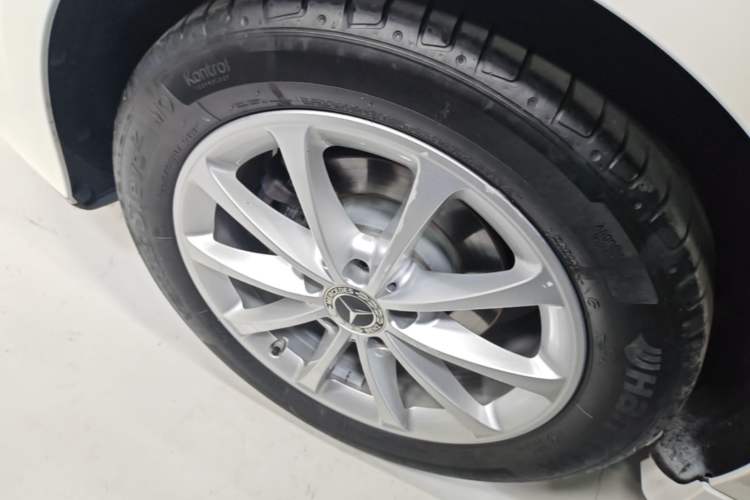 Used Mercedes-Benz A-Class 2021 A 200 L Sport Sedan Fashion Model Right Rear Wheel Hub