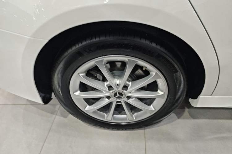 Used Mercedes-Benz A-Class 2021 A 200 L Sport Sedan Fashion Model Right Rear Wheel Hub