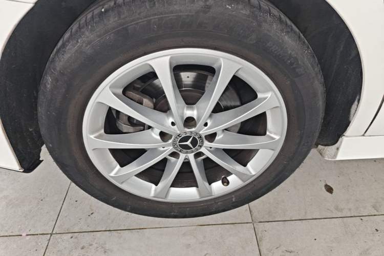 Used Mercedes-Benz A-Class 2021 A 200 L Sport Sedan Fashion Model Right Rear Wheel Hub