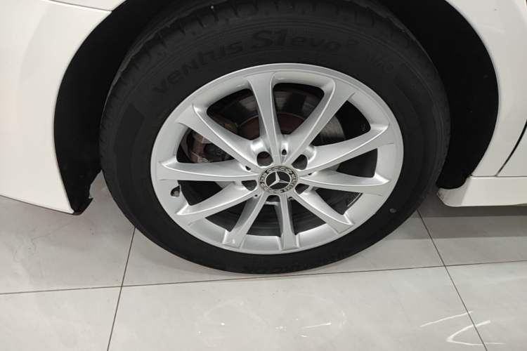 Used Mercedes-Benz A-Class 2021 A 200 L Sport Sedan Fashion Model Right Rear Wheel Hub