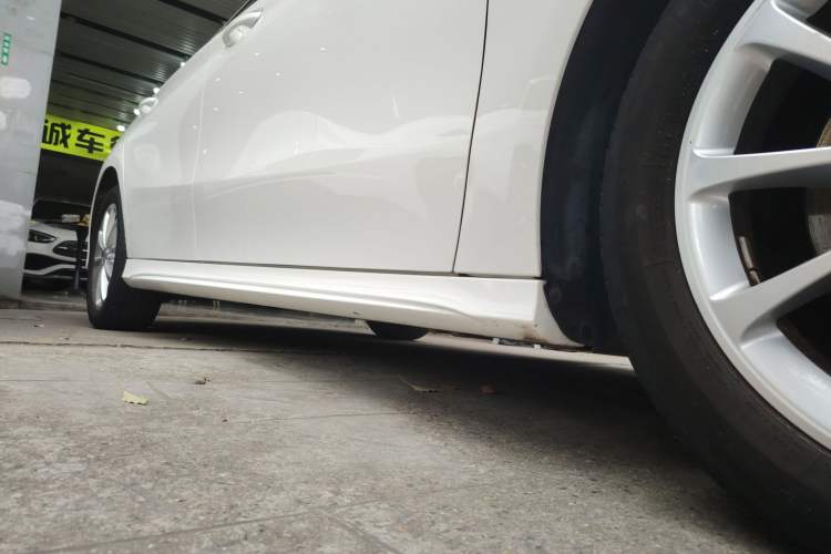 Used Mercedes-Benz A-Class 2021 A 200 L Sport Sedan Fashion Model Right Side Sill