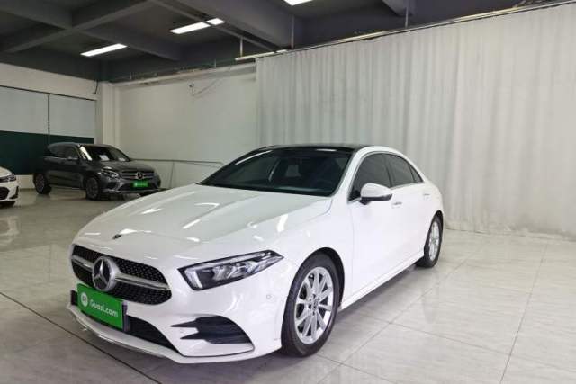 Ojetý Mercedes-Benz A-Class 2021 A 200 L Sport Sedan Dynamic Model