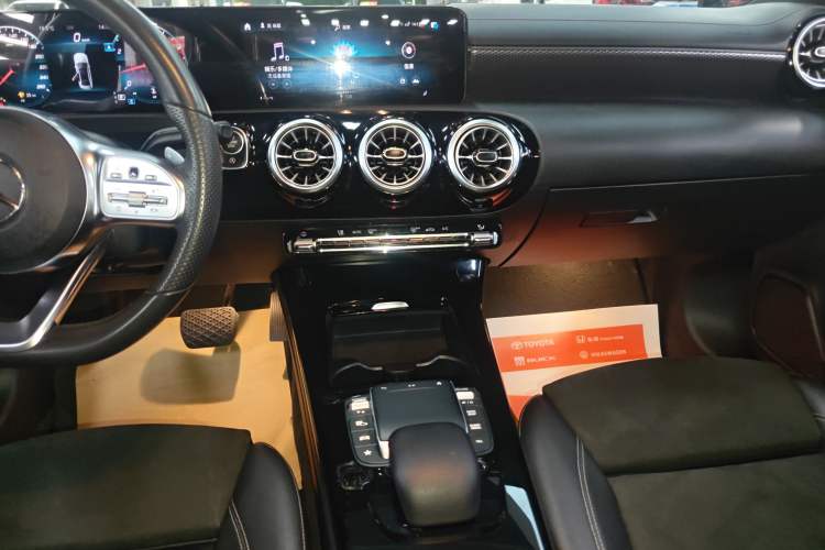 Used Mercedes-Benz A-Class 2022 Second Facelift A 200 L Sport Sedan Fashion Version Audio And AC Panel