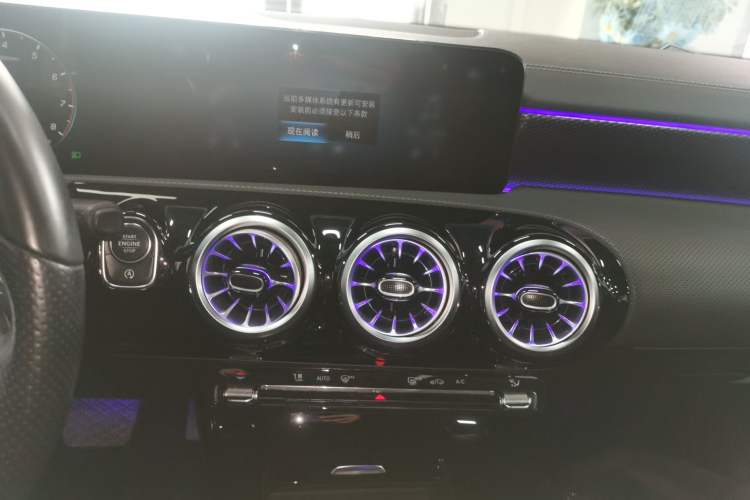 Used Mercedes-Benz A-Class 2022 Revised Version A 200 L Sport Sedan Fashionable Style Audio And AC Panel