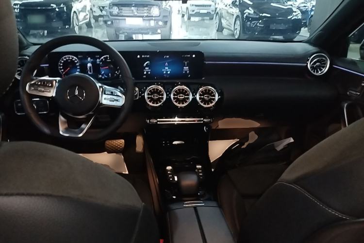 Used Mercedes-Benz A-Class 2022 Revised Version A 200 L Sport Sedan Fashionable Style Center Console