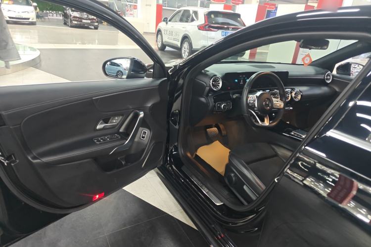 Used Mercedes-Benz A-Class 2022 Second Facelift A 200 L Sport Sedan Fashion Version Driver Seat
