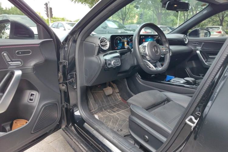 Used Mercedes-Benz A-Class 2022 Revised Version A 200 L Sport Sedan Fashionable Style Driver Seat