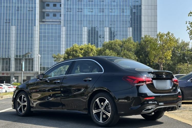 Used Mercedes-Benz A-Class 2022 Revised Version A 200 L Sport Sedan Fashionable Style Exterior 12