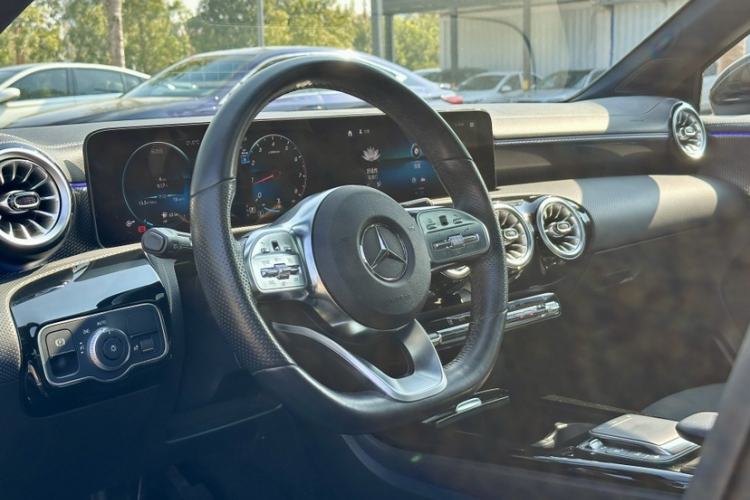 Used Mercedes-Benz A-Class 2022 Revised Version A 200 L Sport Sedan Fashionable Style Exterior 2