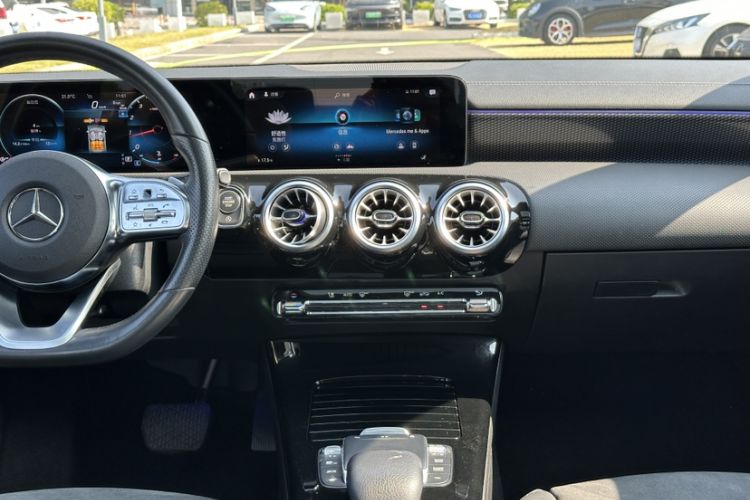 Used Mercedes-Benz A-Class 2022 Revised Version A 200 L Sport Sedan Fashionable Style Exterior 3
