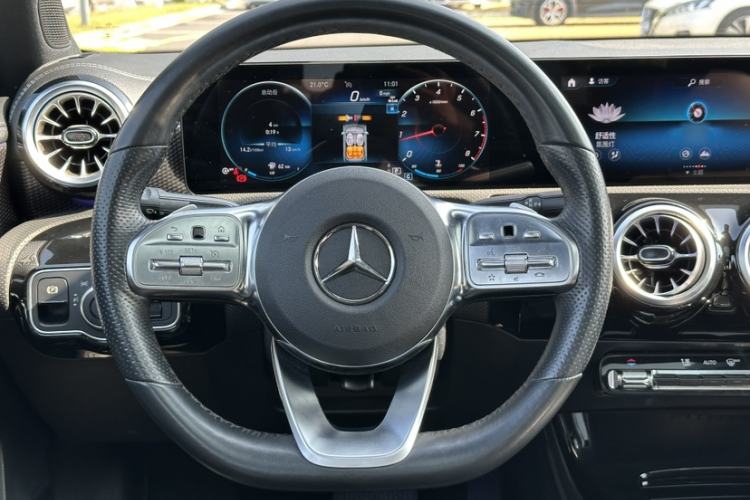 Used Mercedes-Benz A-Class 2022 Revised Version A 200 L Sport Sedan Fashionable Style Exterior 4