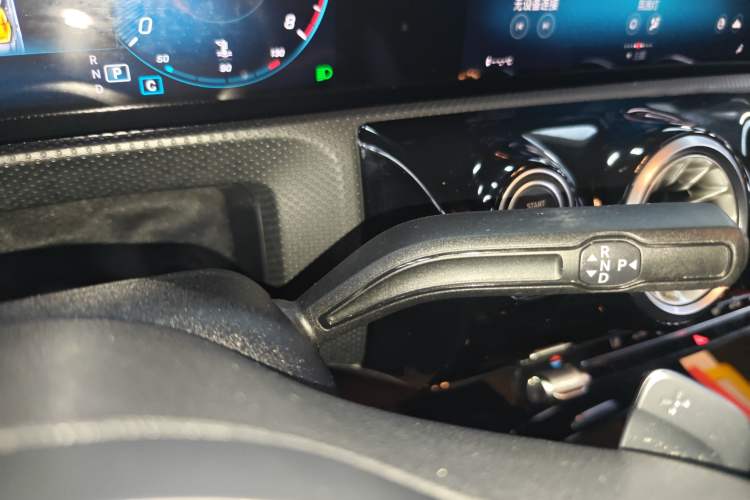 Used Mercedes-Benz A-Class 2022 Second Facelift A 200 L Sport Sedan Fashion Version Gear Lever