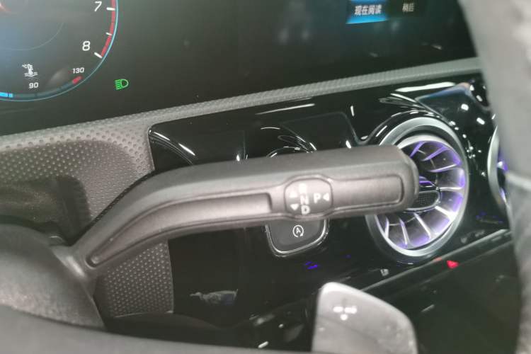 Used Mercedes-Benz A-Class 2022 Revised Version A 200 L Sport Sedan Fashionable Style Gear Lever