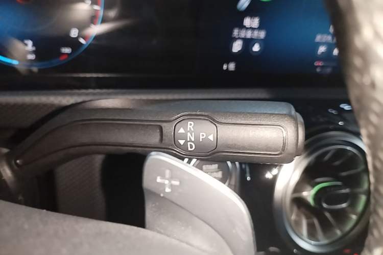 Used Mercedes-Benz A-Class 2022 Revised Version A 200 L Sport Sedan Fashionable Style Gear Lever