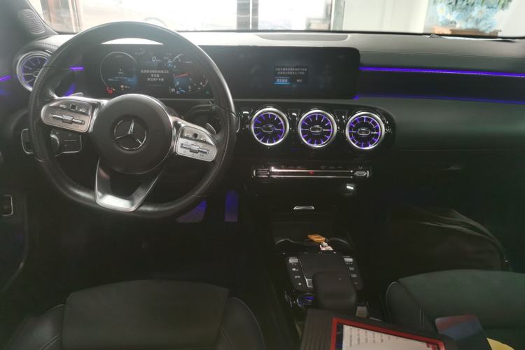 Used Mercedes-Benz A-Class 2022 Revised Version A 200 L Sport Sedan Fashionable Style Interior 2
