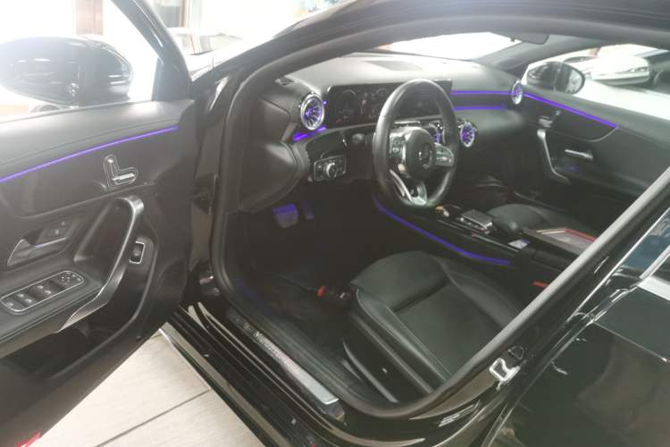 Used Mercedes-Benz A-Class 2022 Revised Version A 200 L Sport Sedan Fashionable Style Interior 3