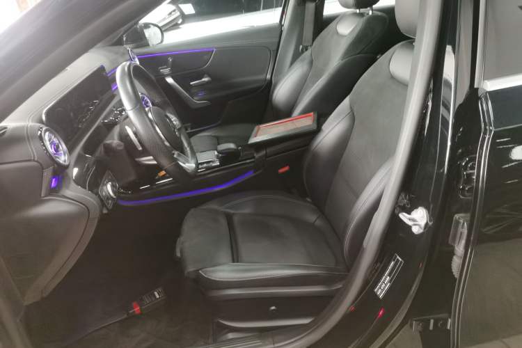 Used Mercedes-Benz A-Class 2022 Revised Version A 200 L Sport Sedan Fashionable Style Left Front Seat