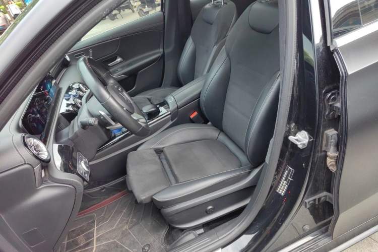 Used Mercedes-Benz A-Class 2022 Revised Version A 200 L Sport Sedan Fashionable Style Left Front Seat
