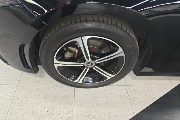 Used Mercedes-Benz A-Class 2022 Second Facelift A 200 L Sport Sedan Fashion Version Left Front Wheel Hub