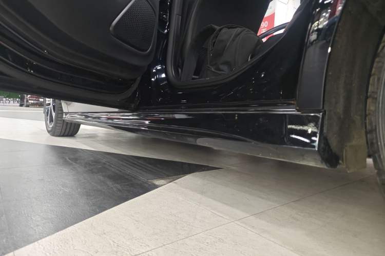 Used Mercedes-Benz A-Class 2022 Second Facelift A 200 L Sport Sedan Fashion Version Left Side Sill
