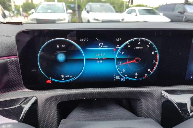 Used Mercedes-Benz A-Class 2022 Revised Version A 200 L Sport Sedan Fashionable Style Odometer Close Up
